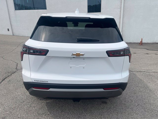 New 2027 Chevrolet Equinox LT w/ Convenience Package II FWD image 4