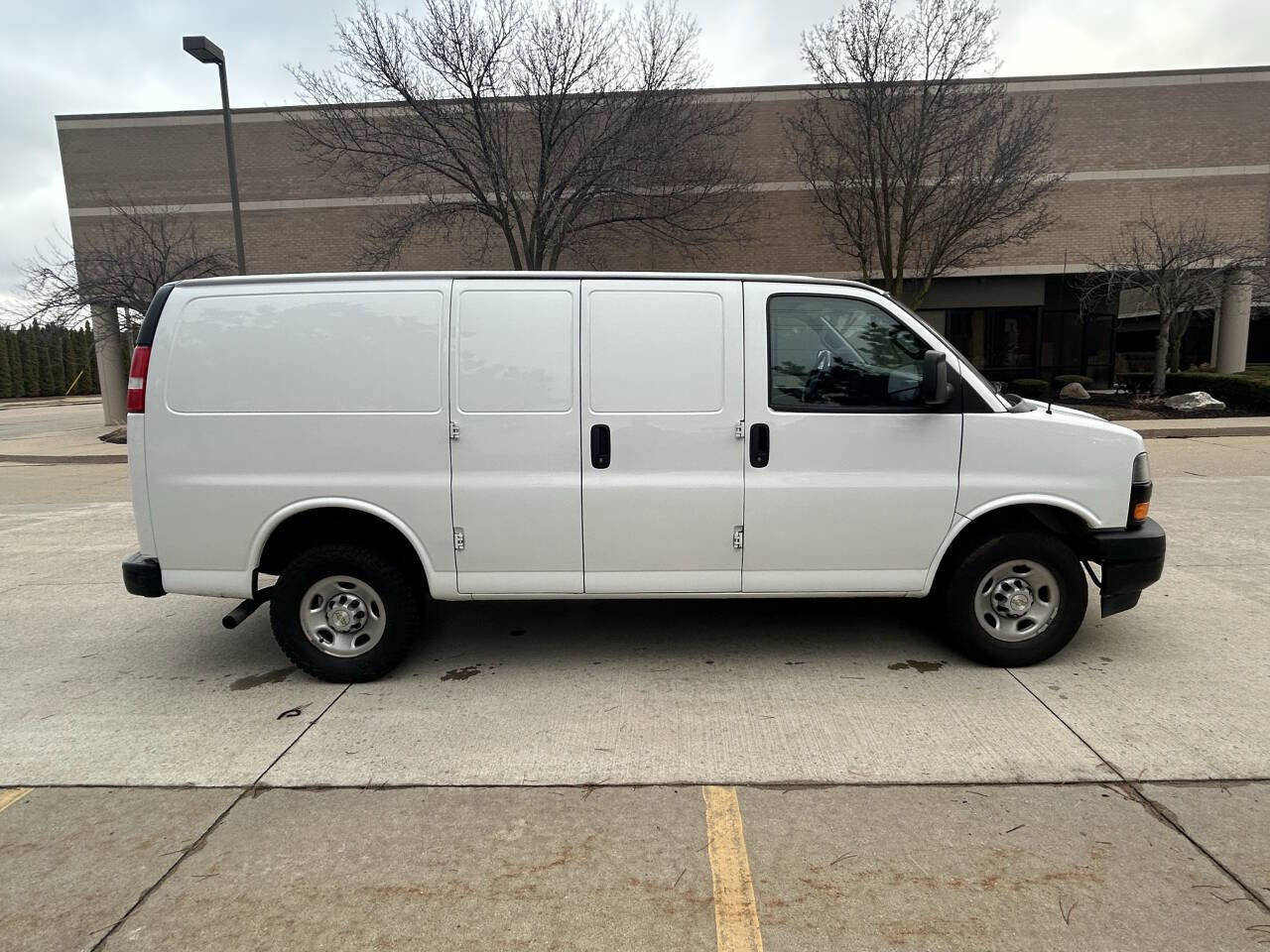 Used 2022 Chevrolet Express 2500 image 7