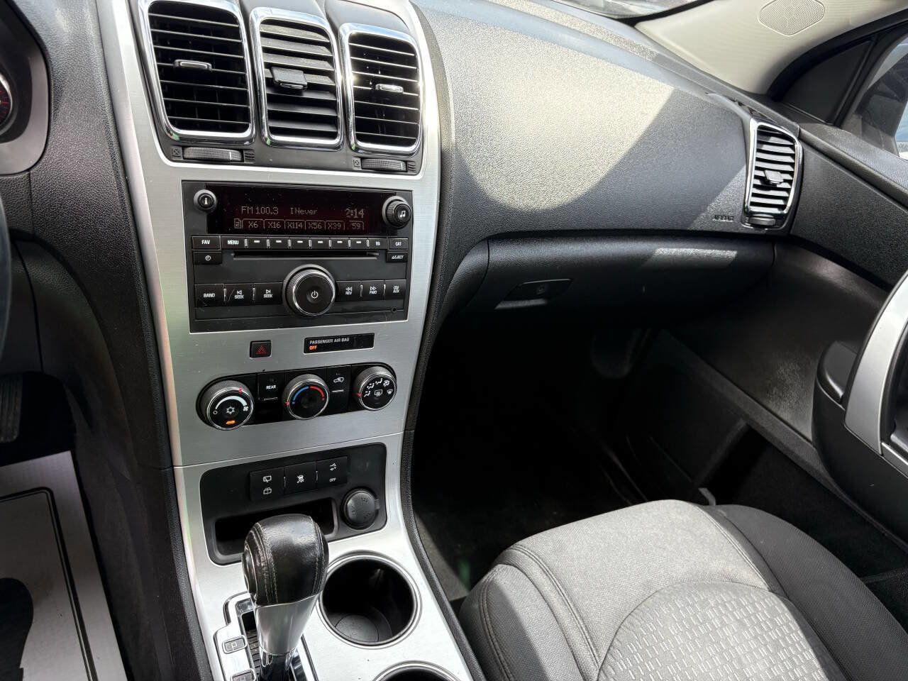 Used 2010 GMC Acadia SLE image 30