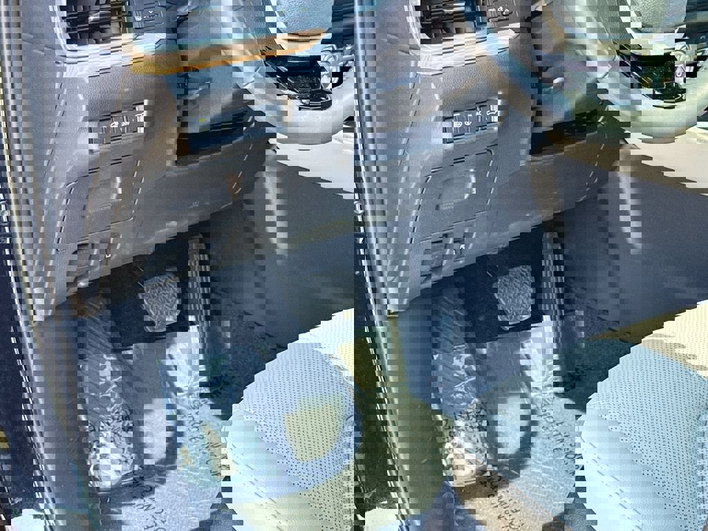 Used 2025 Toyota Grand Highlander Limited image 17