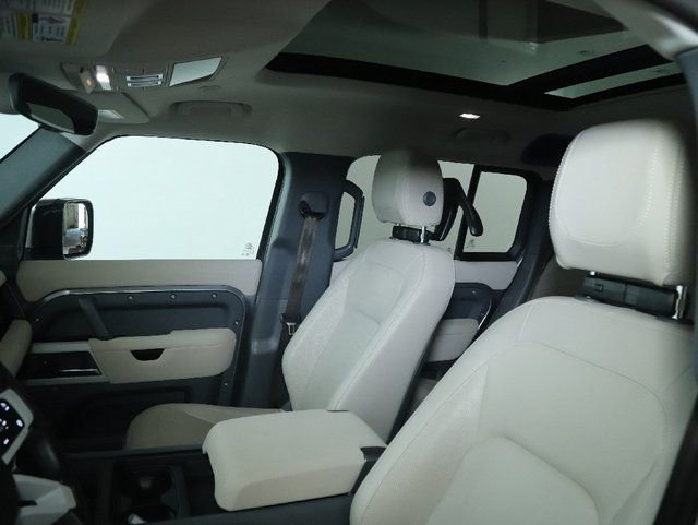 Used 2023 Land Rover Defender 110 SE image 18