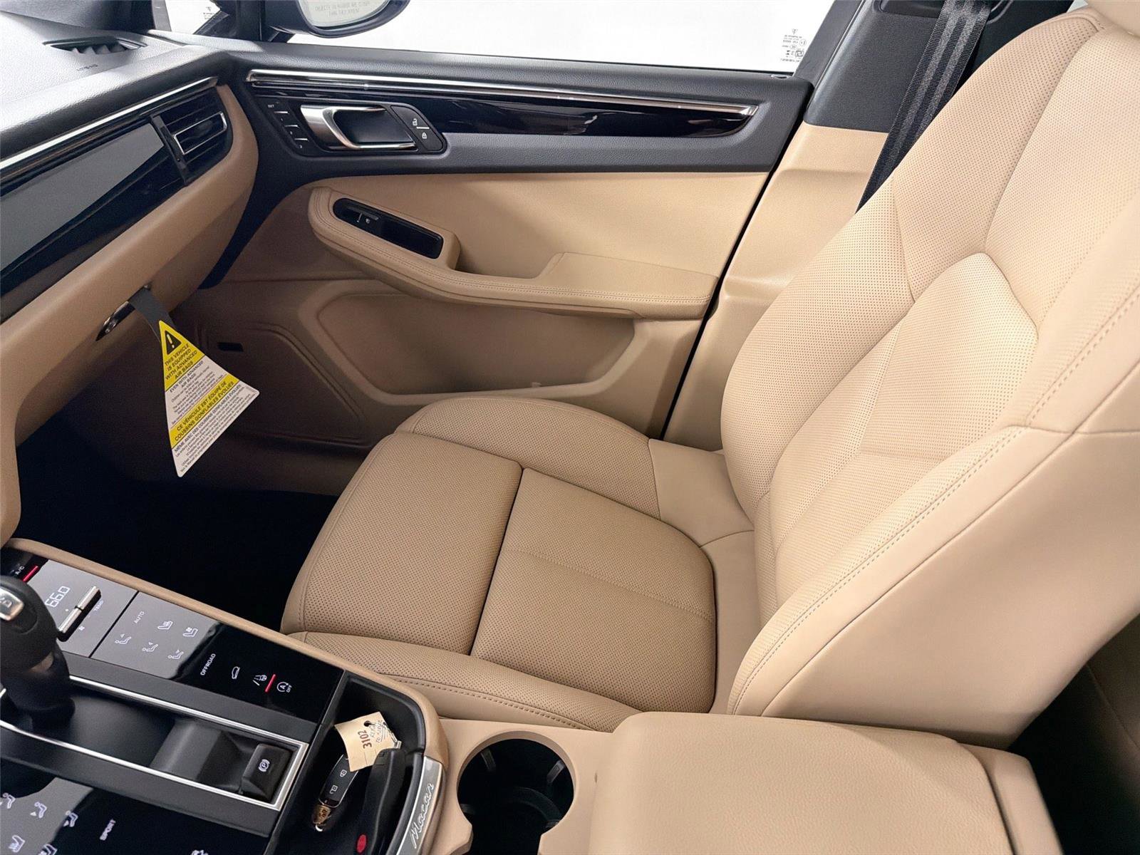 Certified 2026 Porsche Macan Turbo AWD/4WD image 30