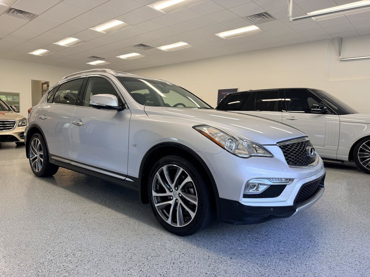 Used 2017 INFINITI QX50 2WD w/ Premium Plus Package image 9