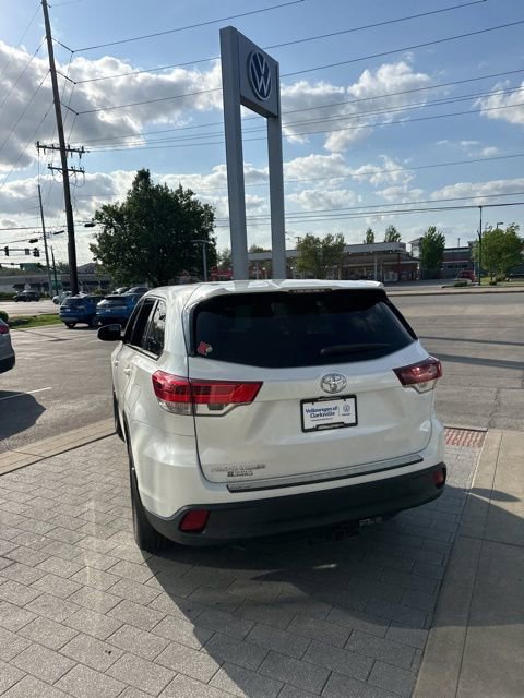 Used 2019 Toyota Highlander LE FWD image 10