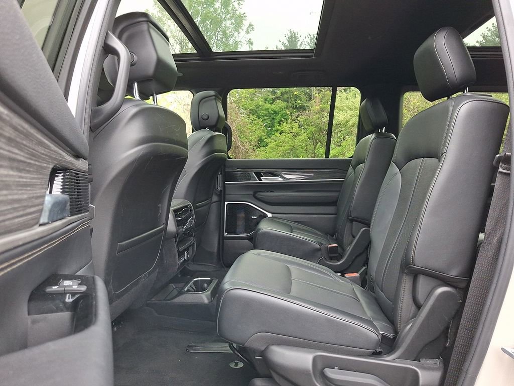 Used 2022 Jeep Wagoneer Series III w/ Premium Group I AWD/4WD image 11