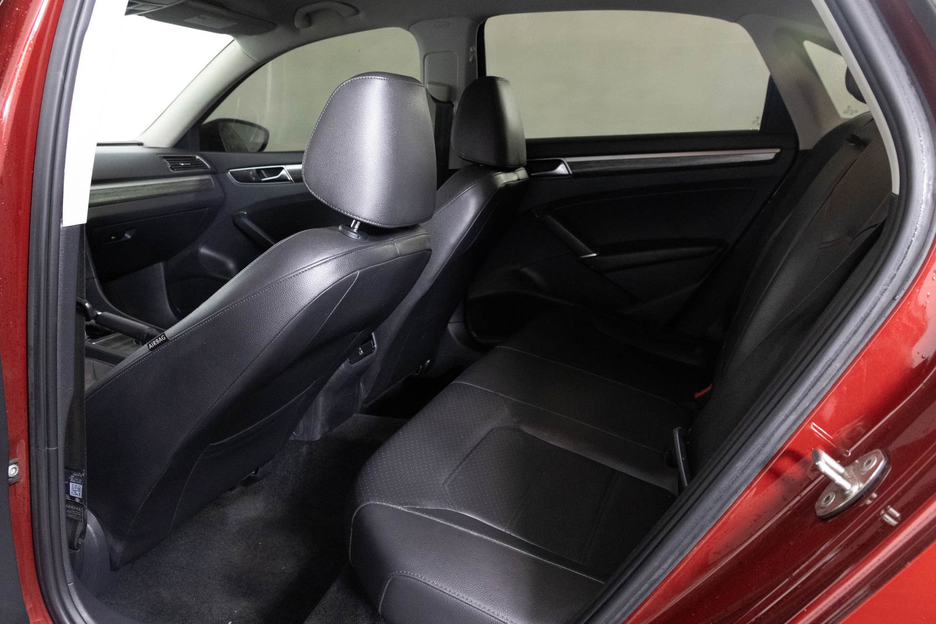 Used 2018 Volkswagen Passat 2.0T SE w/ SE Lighting Package image 35