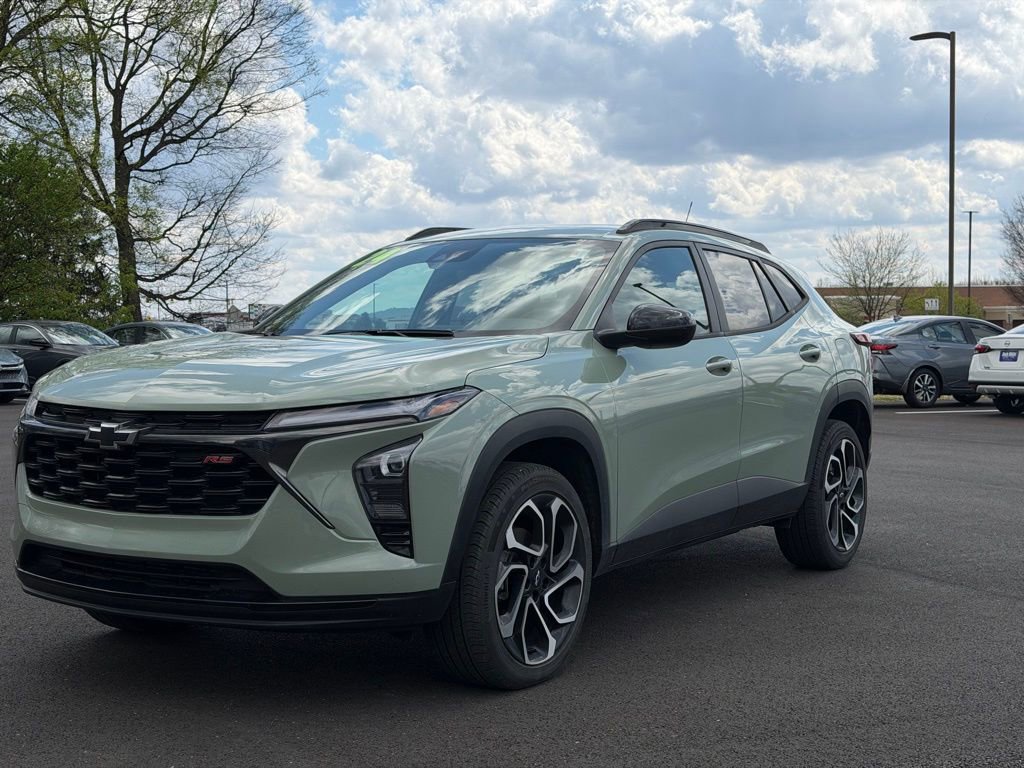 Used 2024 Chevrolet Trax RS w/ Driver Confidence Package image 2