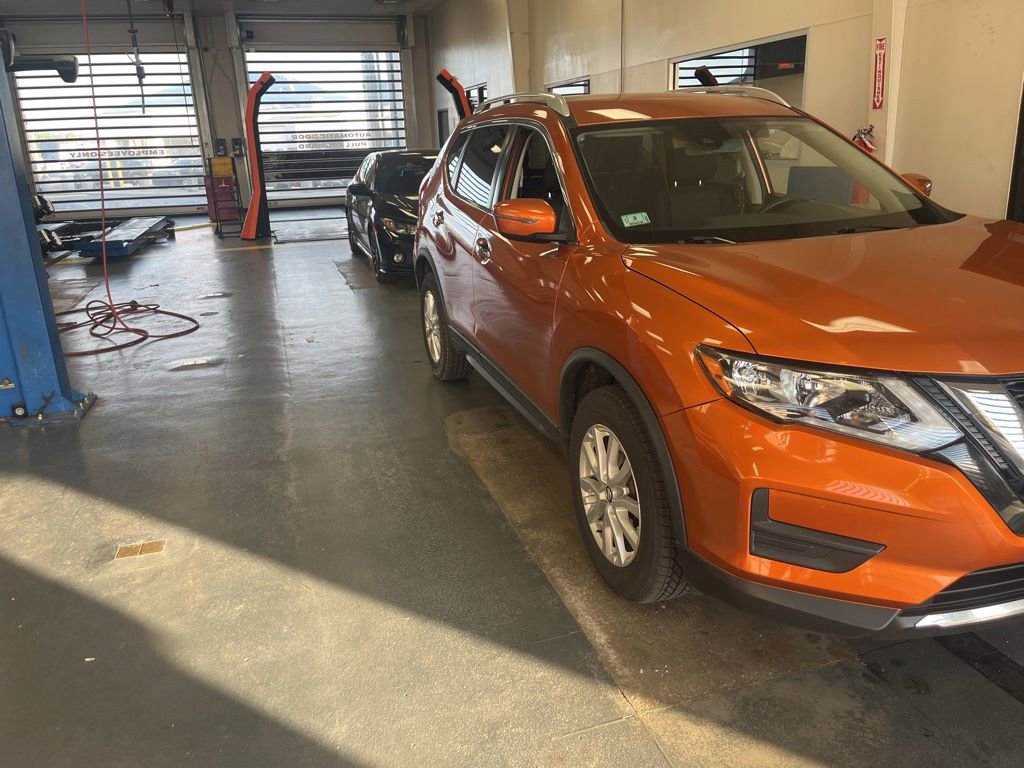 Used 2019 Nissan Rogue SV AWD/4WD image 1