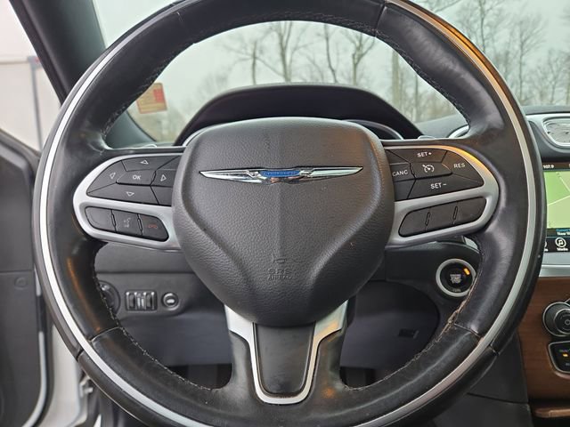 Used 2017 Chrysler 300 C Platinum image 17