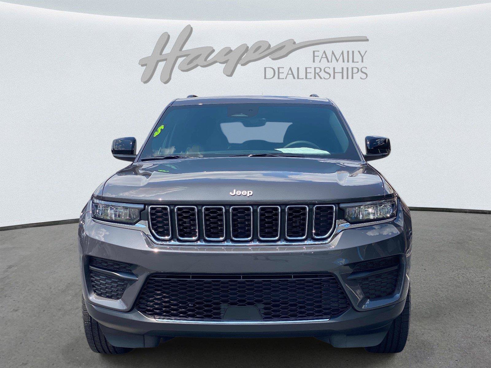 Used 2025 Jeep Grand Cherokee Laredo w/ MOPAR Finishing Package RWD image 10