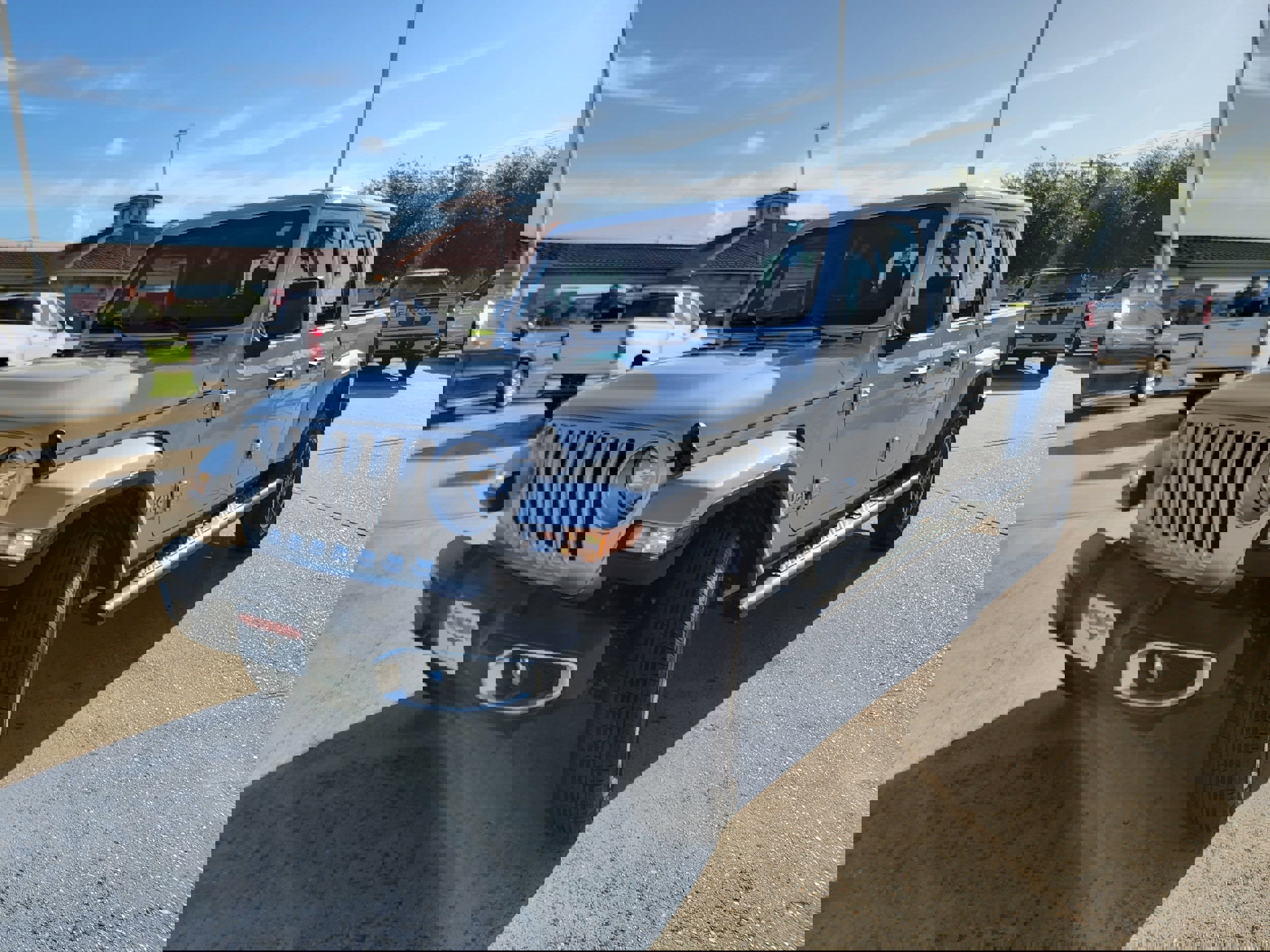 Used 2023 Jeep Gladiator Overland image 3