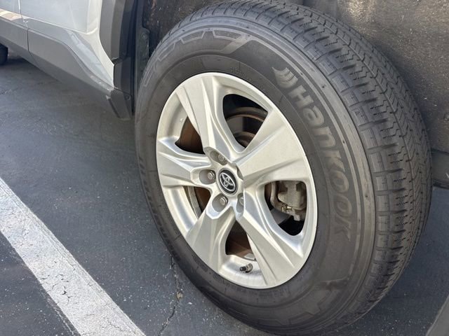 Used 2019 Toyota RAV4 XLE w/ Convenience Package FWD image 7
