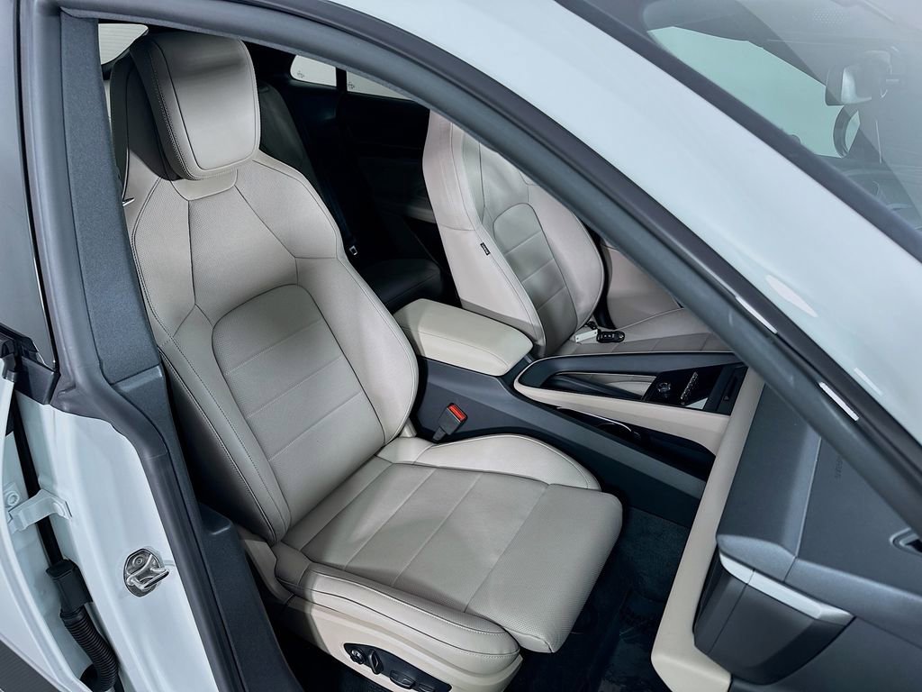 Used 2025 Porsche Macan 4S Electric image 31