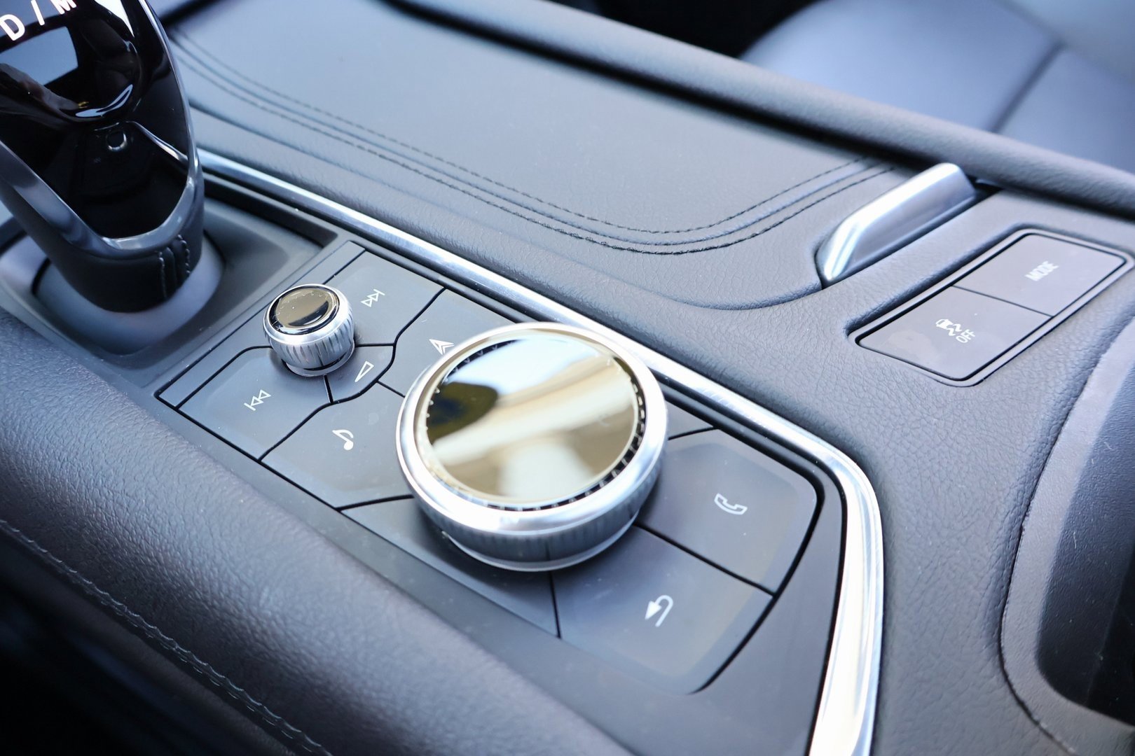 Certified 2025 Cadillac XT5 Premium Luxury image 27