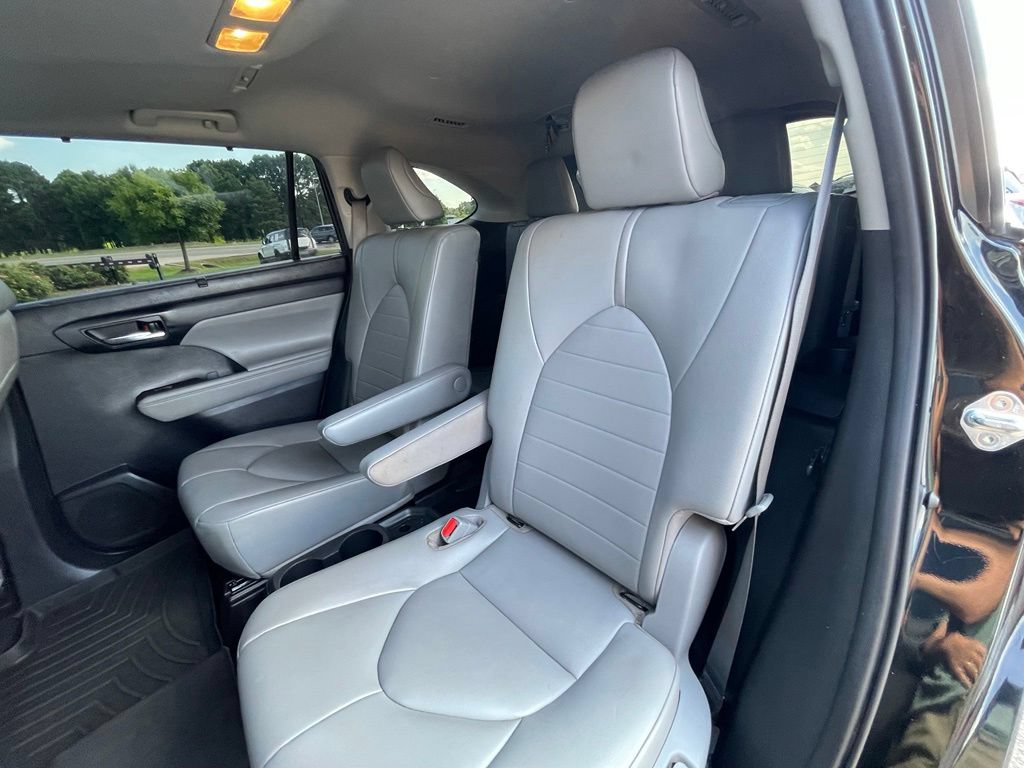 Used 2021 Toyota Highlander XLE FWD image 27