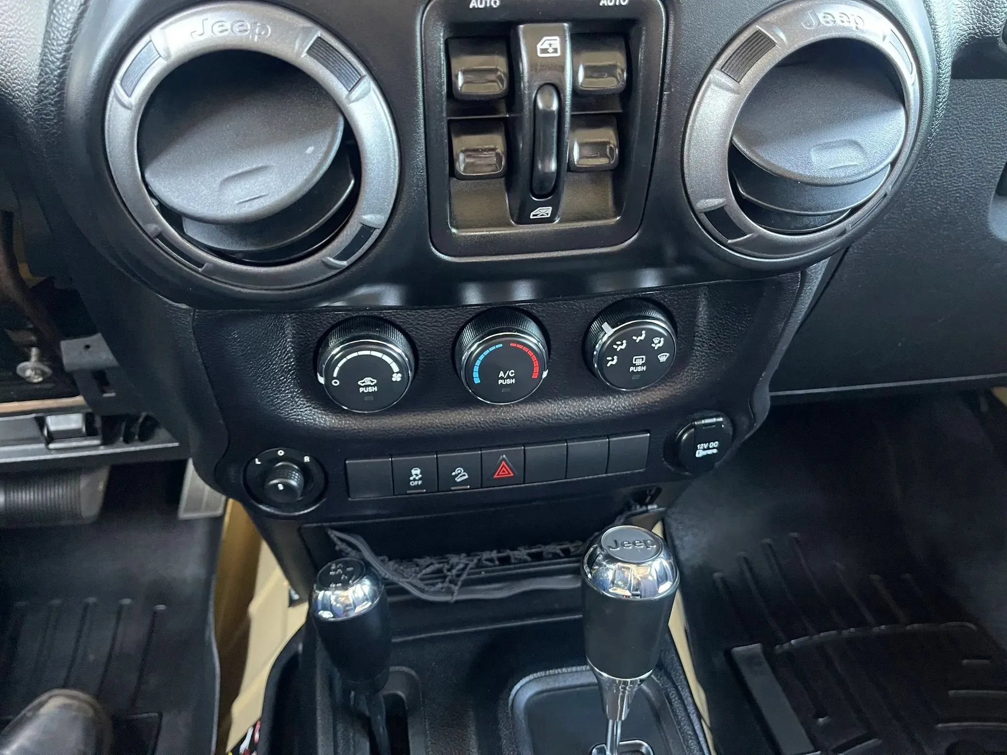 Used 2014 Jeep Wrangler Unlimited Sport w/ Quick Order Package 24S AWD/4WD image 18