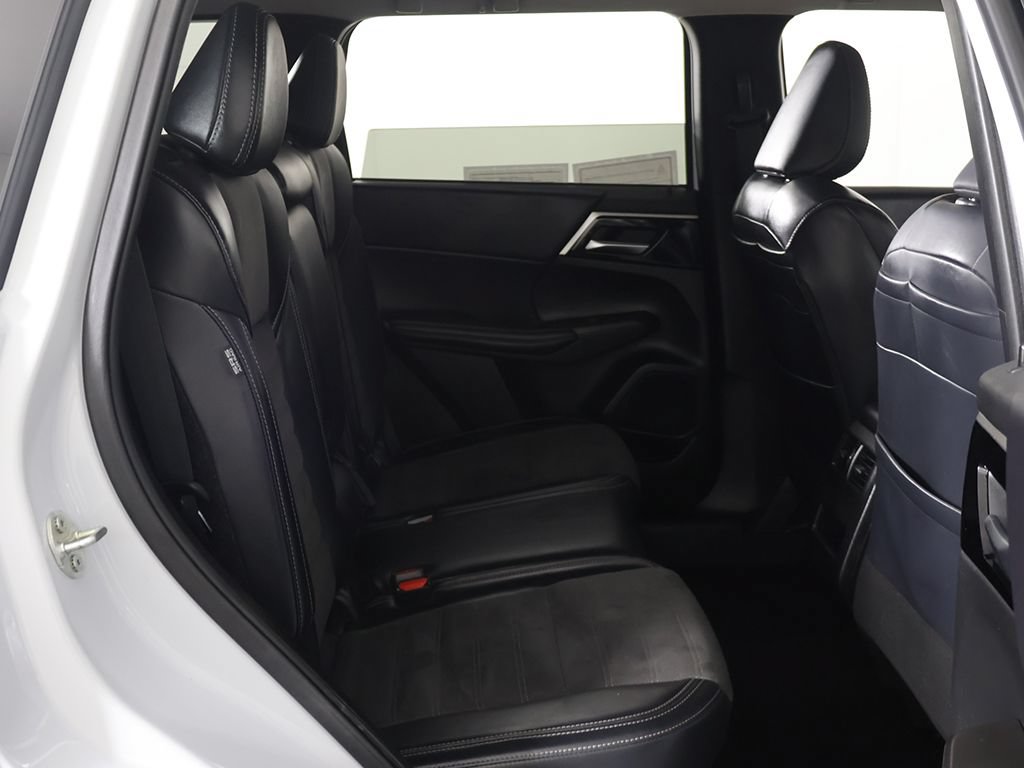 Used 2024 Mitsubishi Outlander SE AWD/4WD image 31