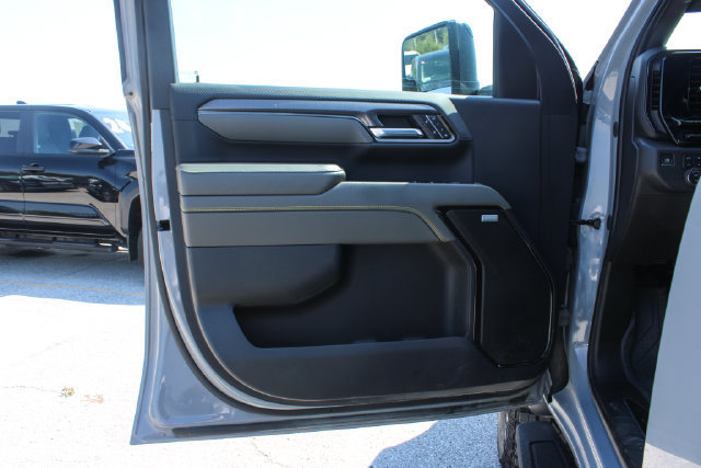 Used 2024 Chevrolet Silverado 2500 ZR2 w/ Technology Package AWD/4WD image 11