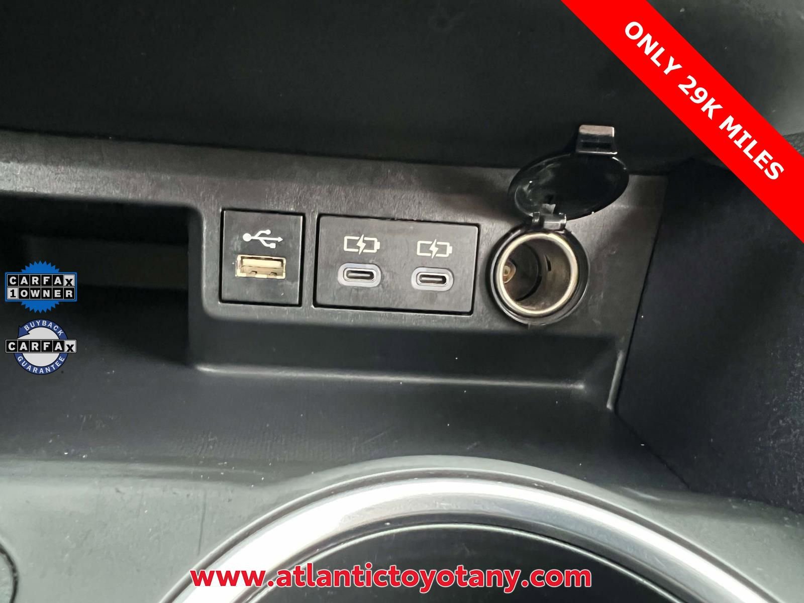 Used 2023 Toyota Highlander XLE AWD/4WD image 11