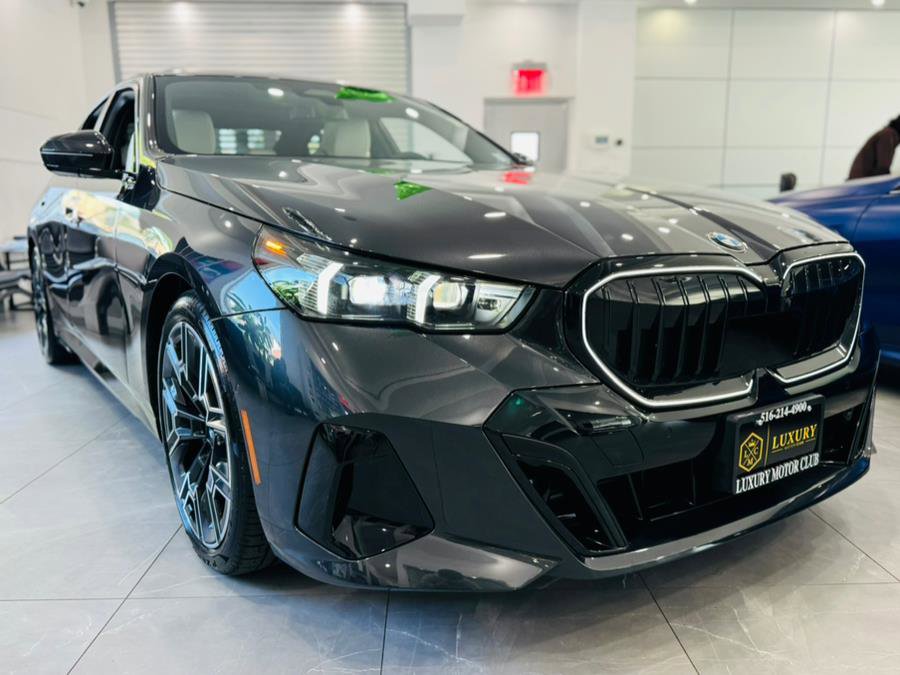 Used 2024 BMW 540i xDrive w/ Premium Package image 11