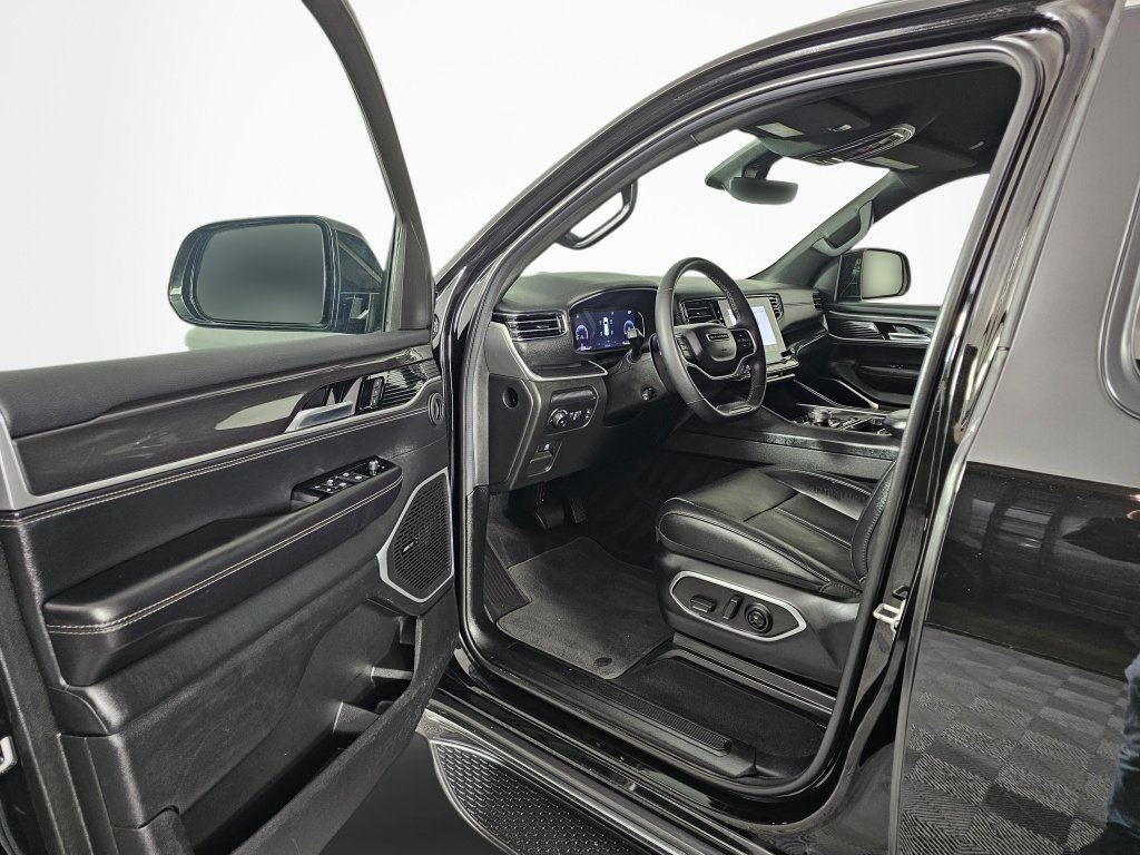 Used 2022 Jeep Wagoneer Series I AWD/4WD image 18