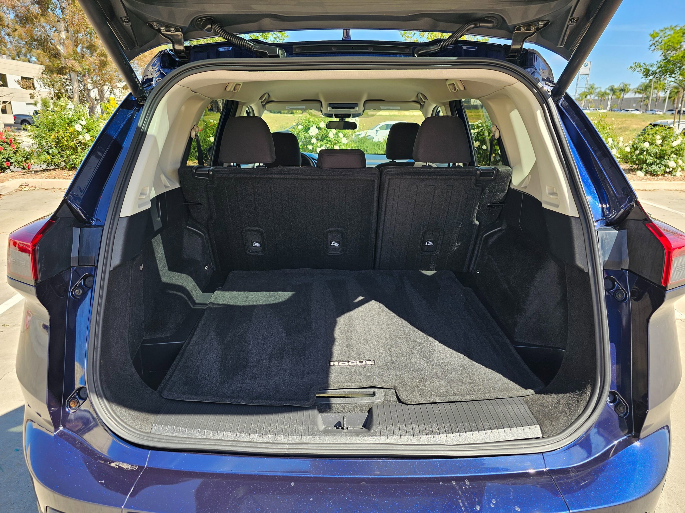 Used 2024 Nissan Rogue SV FWD image 25