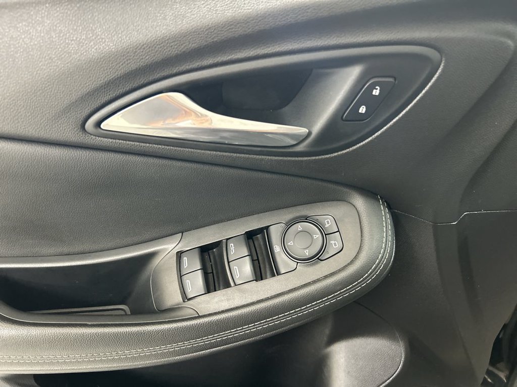 Used 2021 Buick Encore GX Select FWD image 11