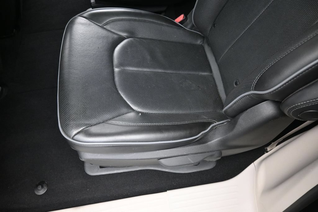 Used 2020 Chrysler Pacifica Limited FWD image 24