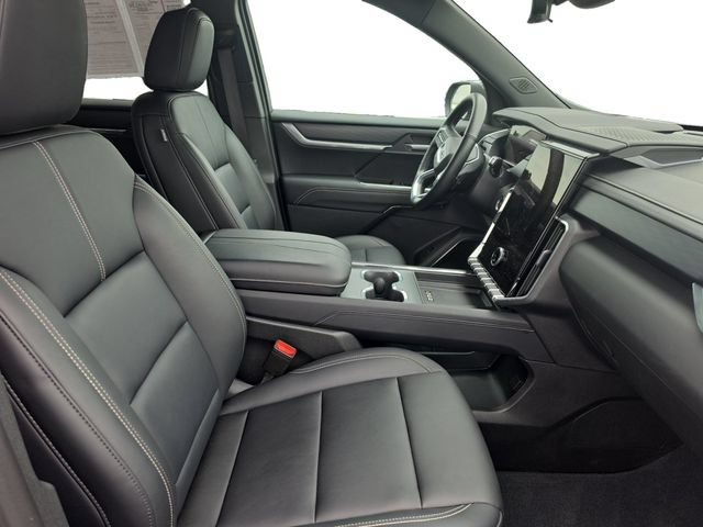 Used 2026 GMC Acadia Elevation w/ Elevation Premium Package FWD image 17