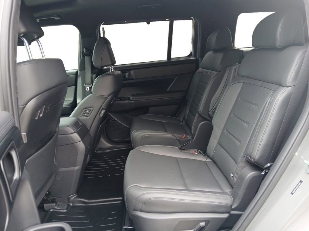 Used 2025 Hyundai Santa Fe Calligraphy AWD/4WD image 13