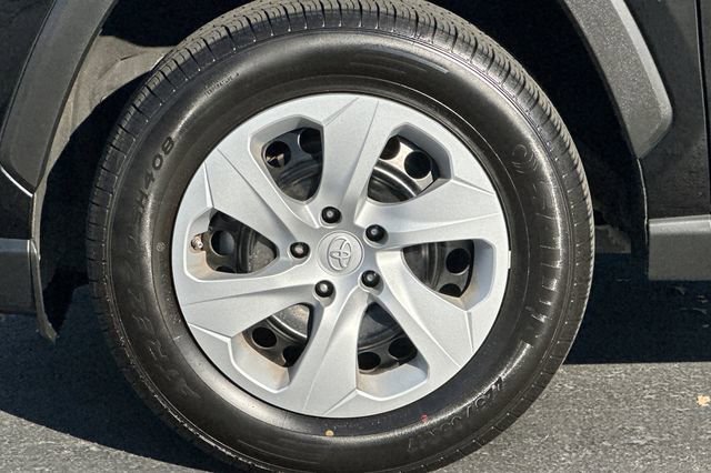 Used 2024 Toyota RAV4 LE image 24