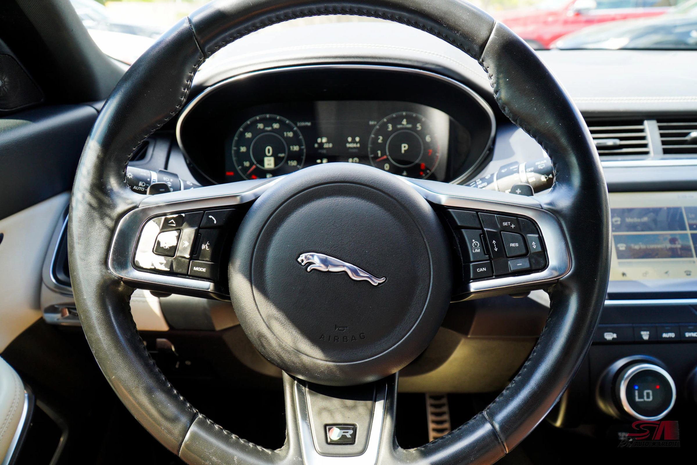 Used 2018 Jaguar E-PACE R-Dynamic HSE image 26