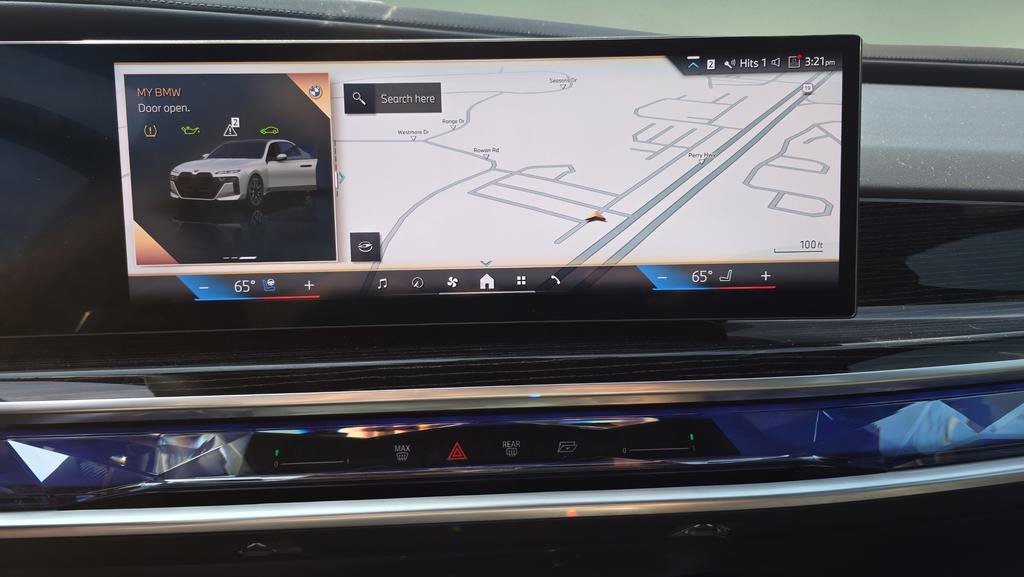 Used 2025 BMW 760i xDrive w/ Premium Package image 24