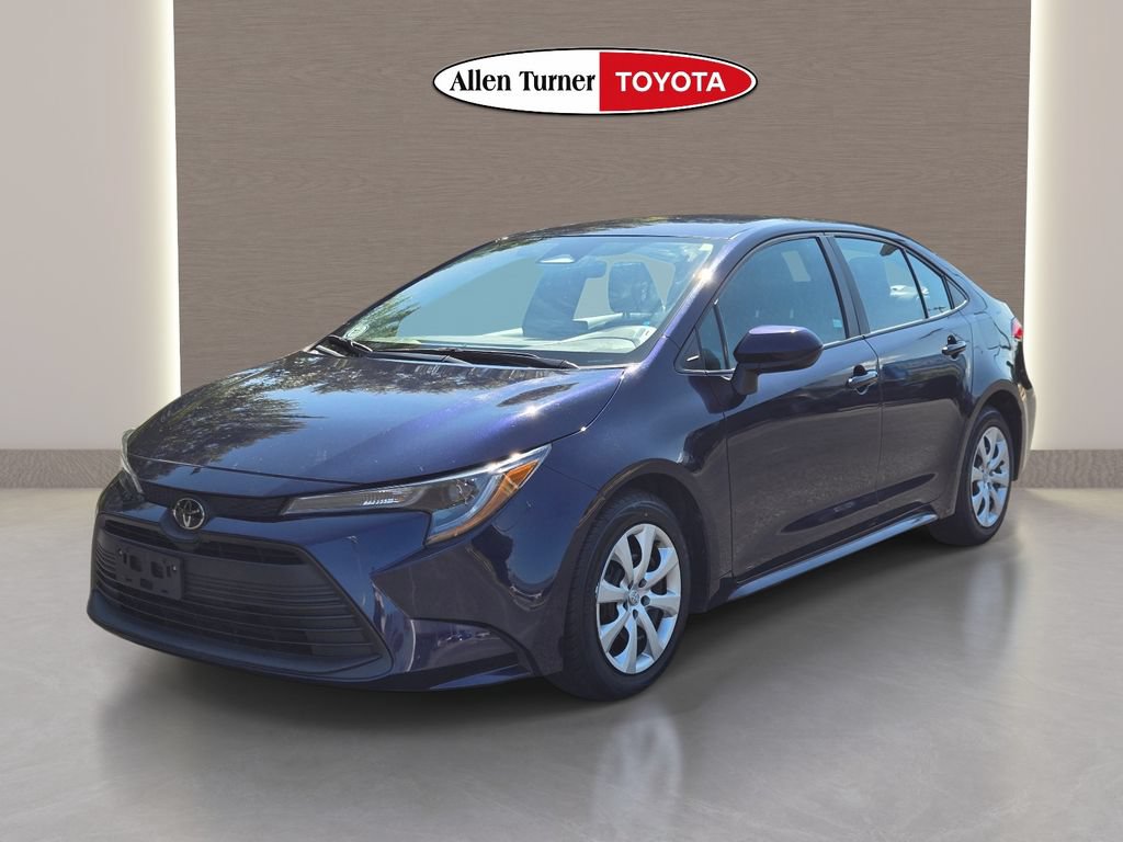 Used 2025 Toyota Corolla LE FWD image 3