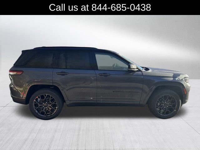 New 2025 Jeep Grand Cherokee Summit image 4