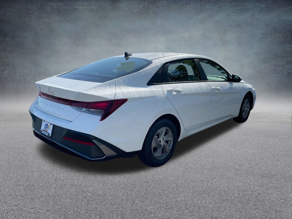 Certified 2025 Hyundai Elantra SE image 31
