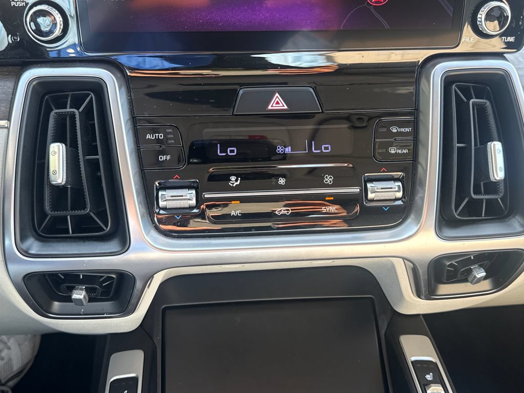 Used 2023 Kia Sorento EX w/ Panoramic Sunroof Package FWD image 24