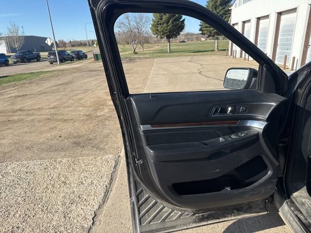 Used 2019 Ford Explorer Limited w/ Class III Trailer Tow Package image 11