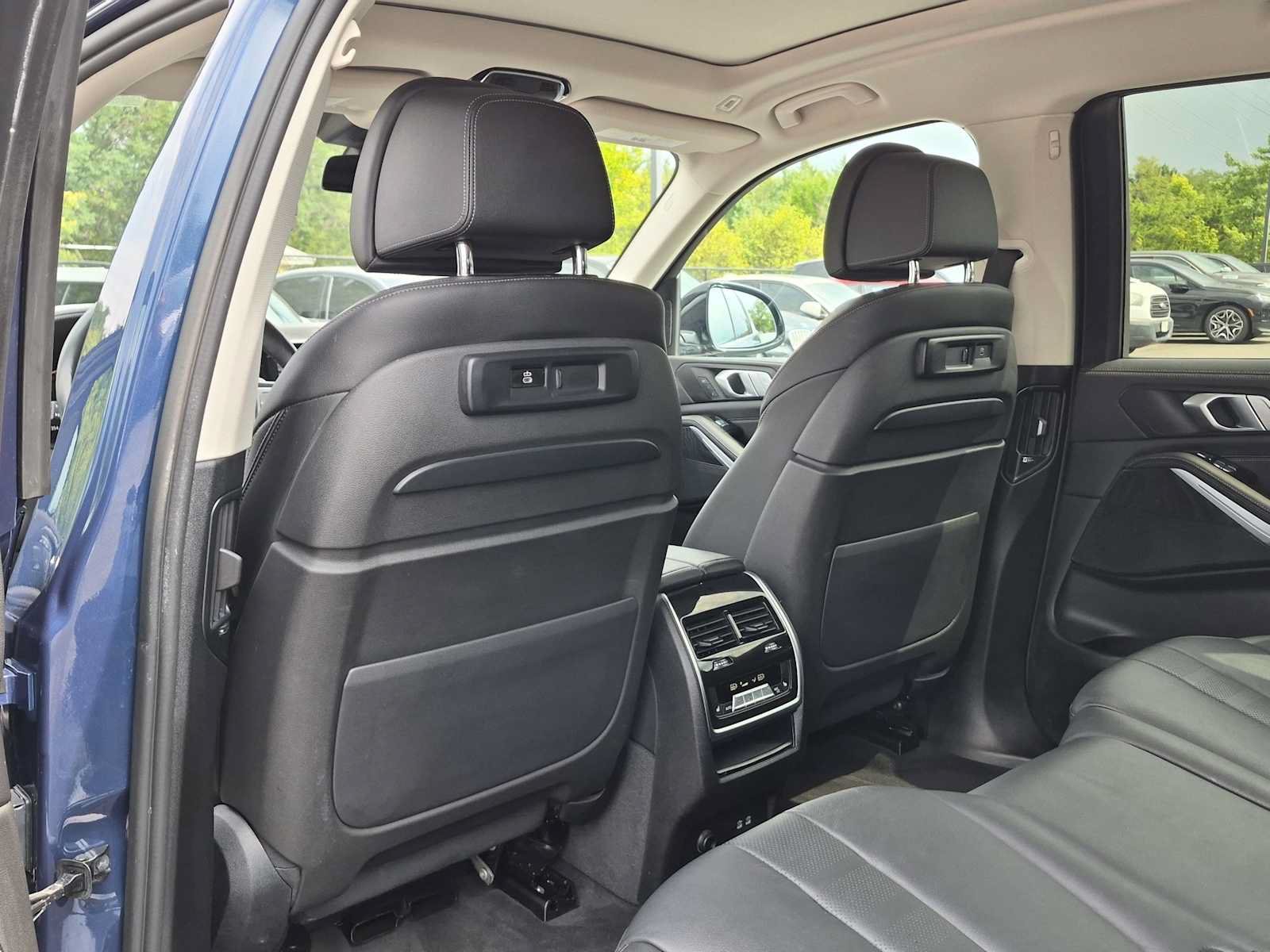 Used 2022 BMW X7 xDrive40i w/ Premium Package AWD/4WD image 19