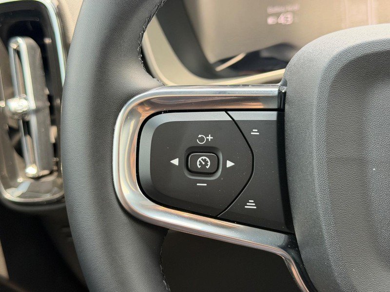 Certified 2023 Volvo C40 Recharge Core w/ Protection Package Premier AWD/4WD image 17