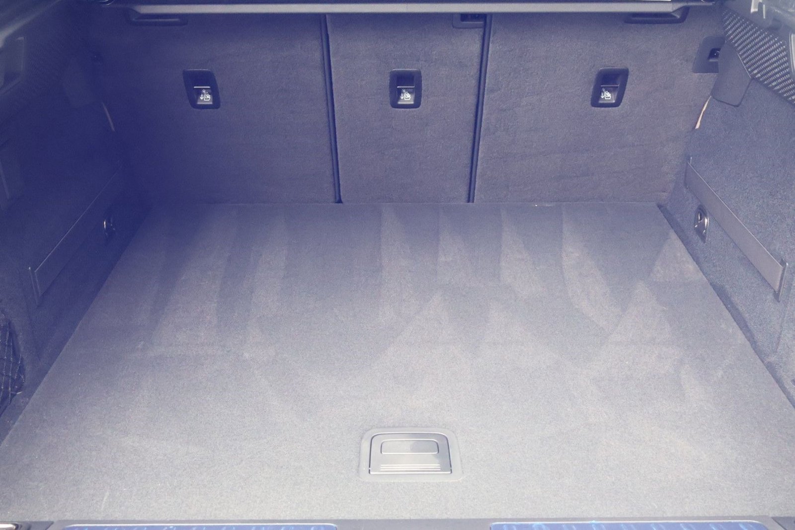 Certified 2024 Porsche Macan 4 Electric image 22