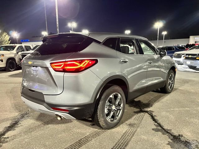 Used 2025 Chevrolet Blazer LT FWD image 6