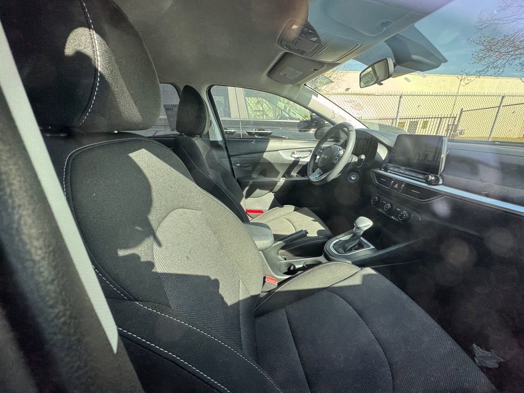 Certified 2023 Kia Forte LXS image 3