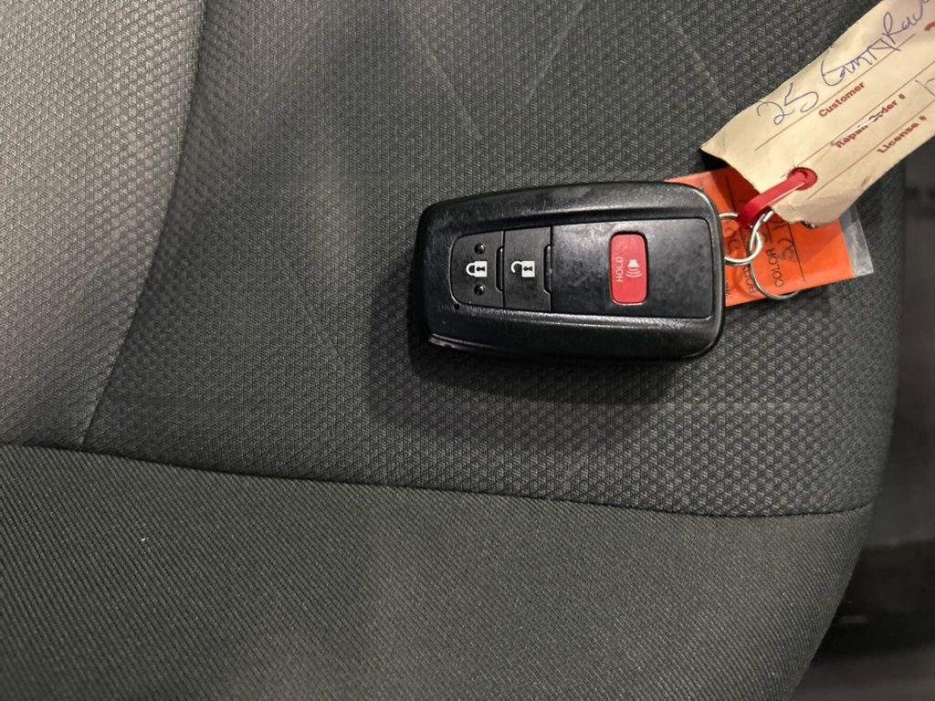 Used 2025 Toyota RAV4 XLE image 30