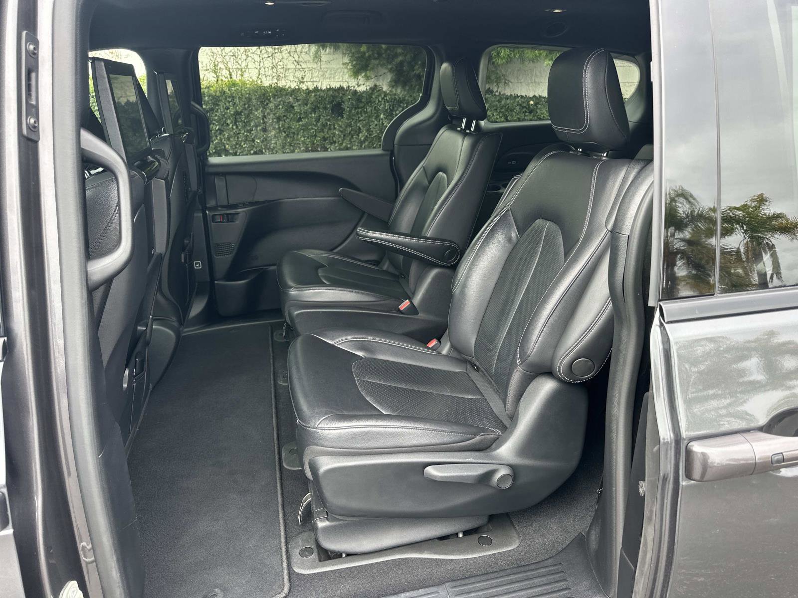 Used 2022 Chrysler Pacifica Touring-L w/ Uconnect Theater Family Group image 20