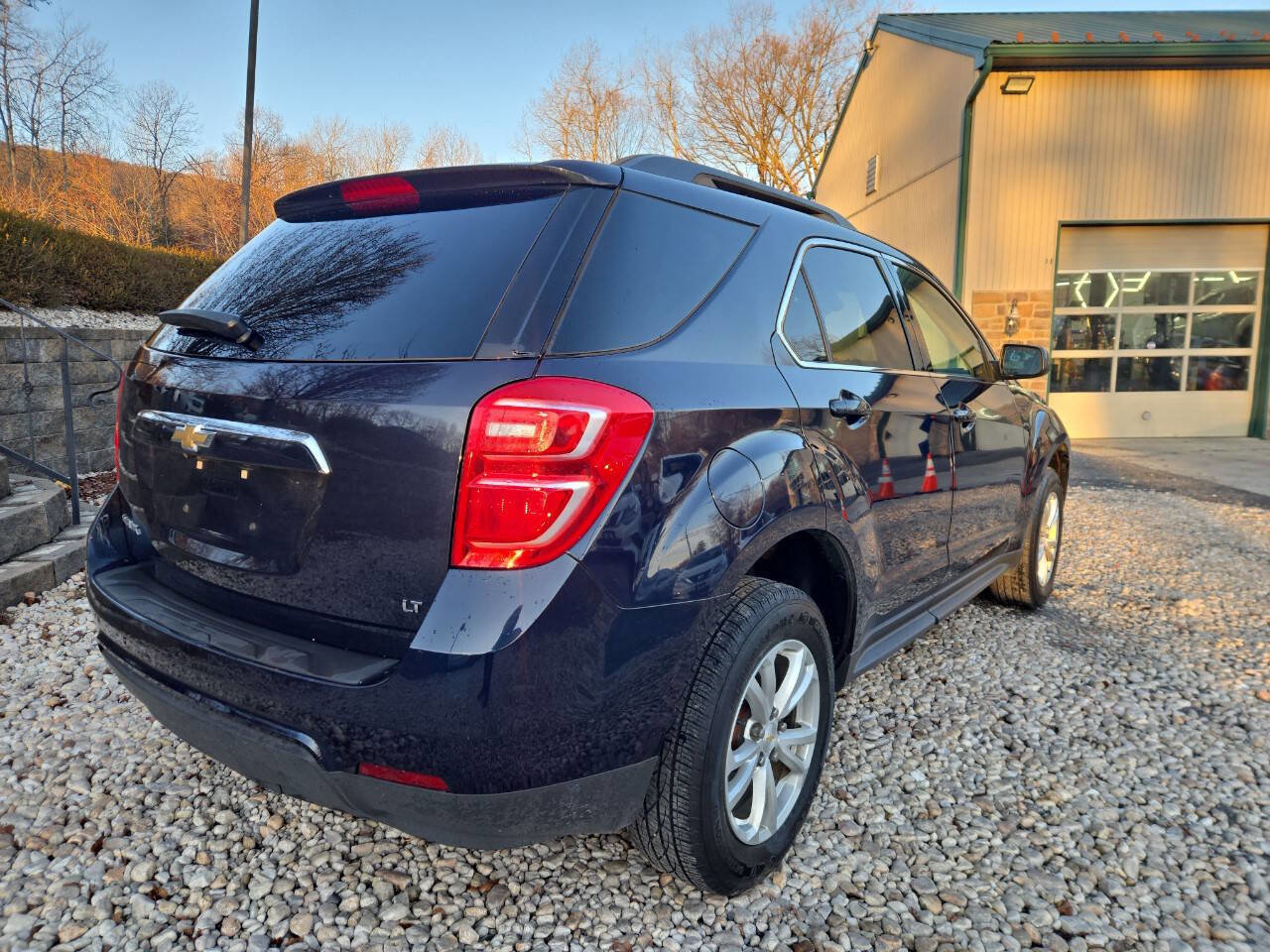 Used 2017 Chevrolet Equinox LT w/ Convenience Package image 3