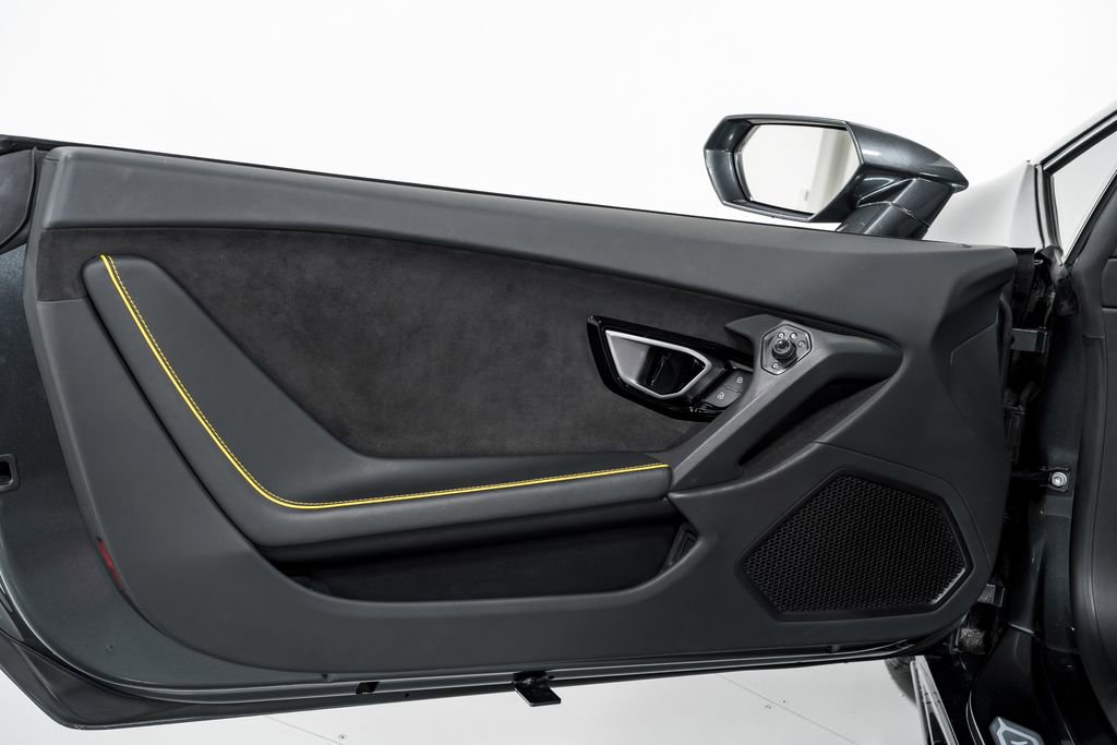Used 2023 Lamborghini Huracan EVO image 9