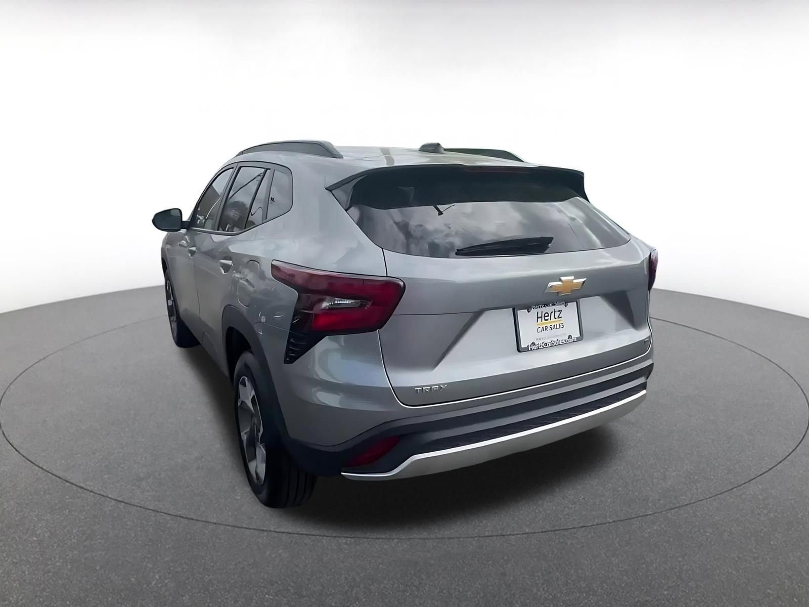 Used 2025 Chevrolet Trax LT image 11