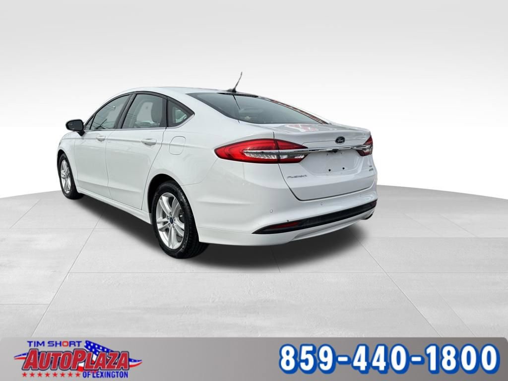 Used 2018 Ford Fusion SE w/ Fusion SE Technology Package image 3