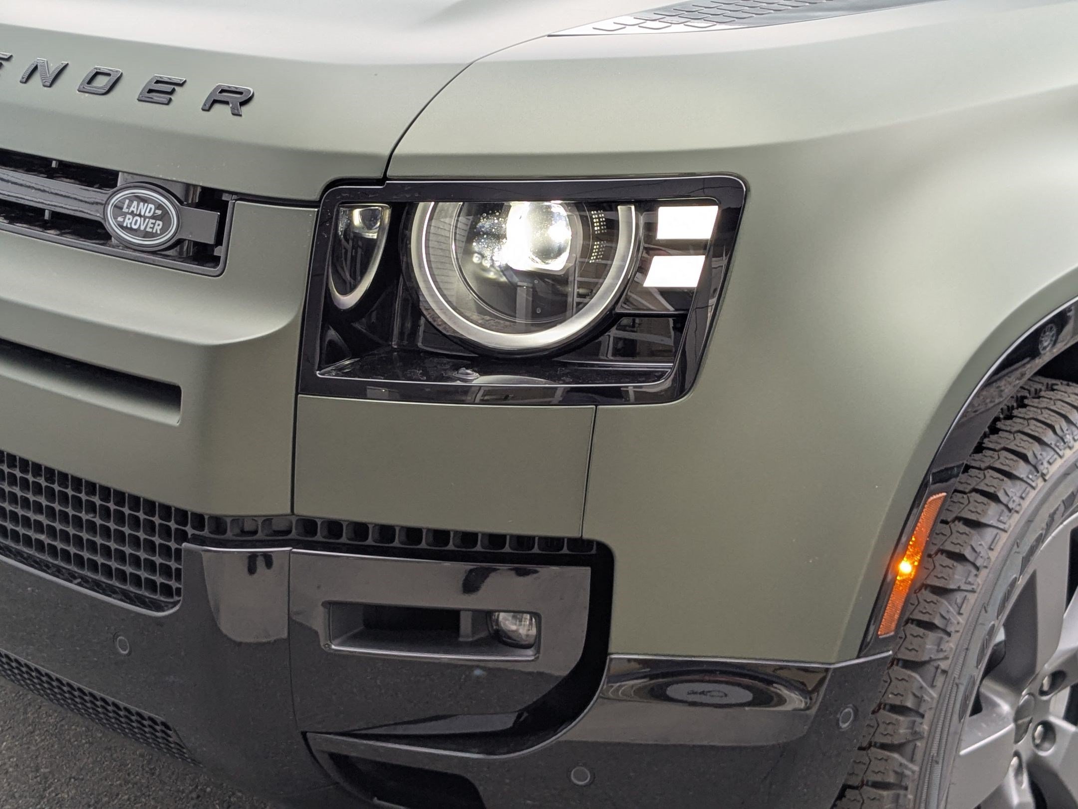 New 2026 Land Rover Defender 130 X-Dynamic SE AWD/4WD image 9